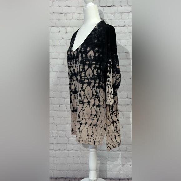 WEARABLES V Neck Tie Dye Shirt Size M - Picture 2 of 7